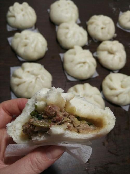小乌龟ling的鲜肉包 咬一口，满是温柔与肉香